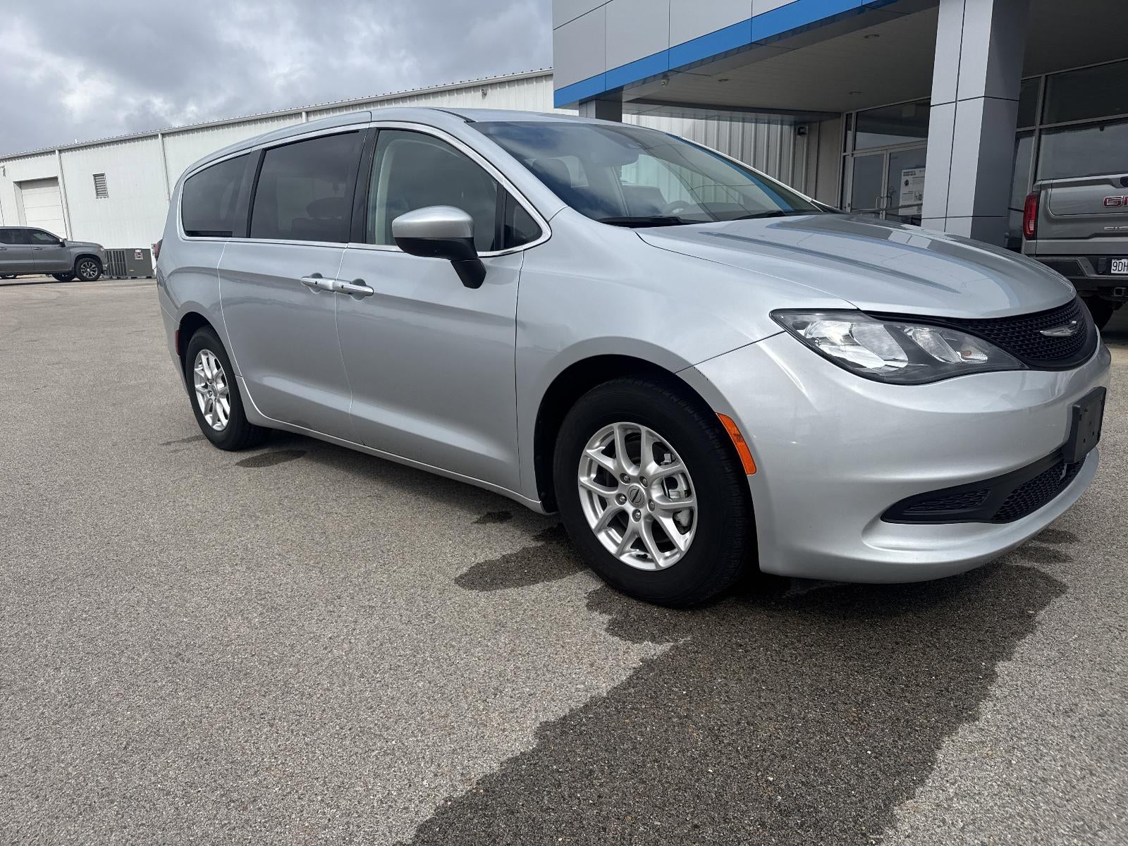 2023 Chrysler Voyager LX