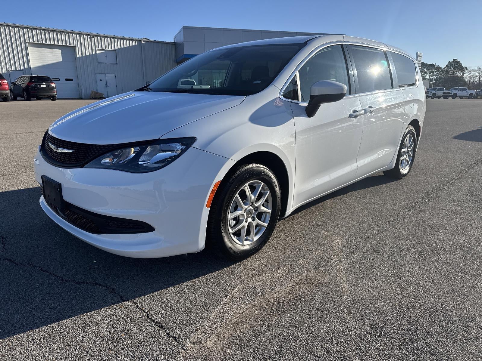 2023 Chrysler Voyager LX