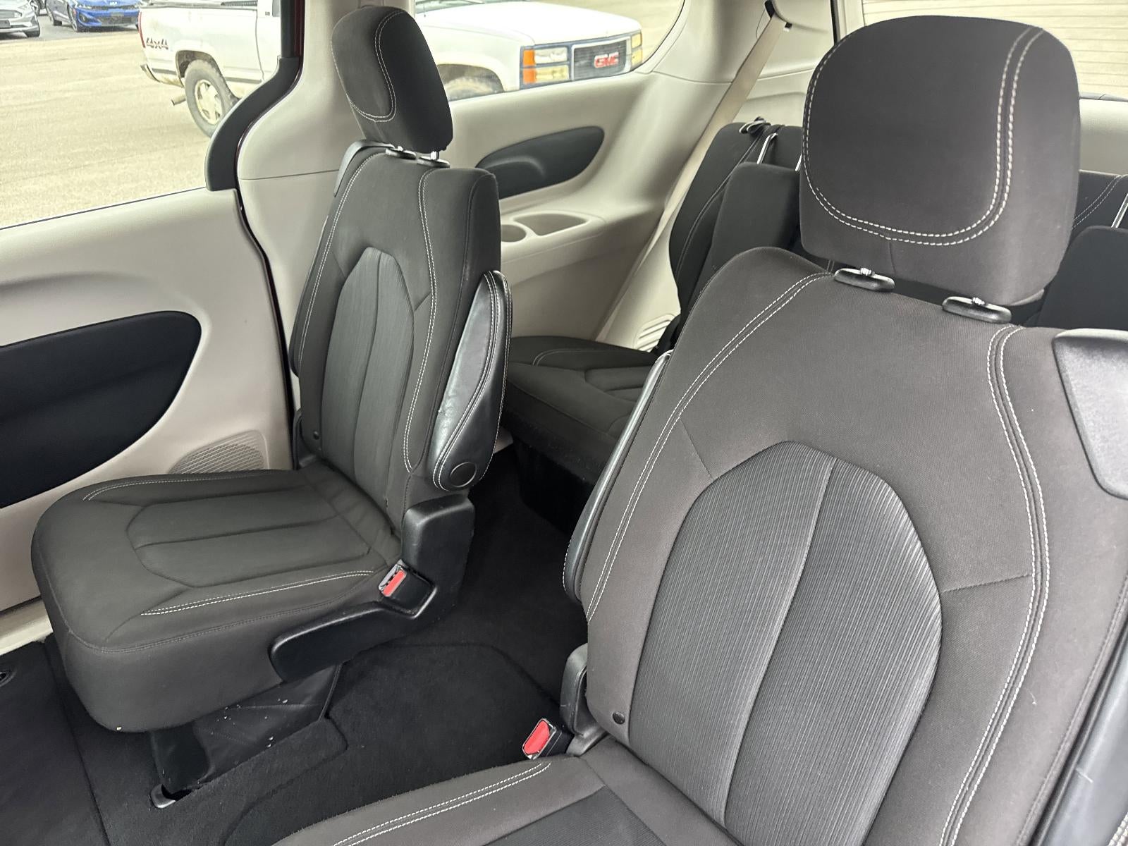 2022 Chrysler Voyager LX