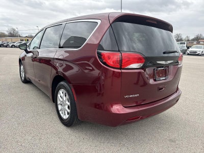 2022 Chrysler Voyager LX