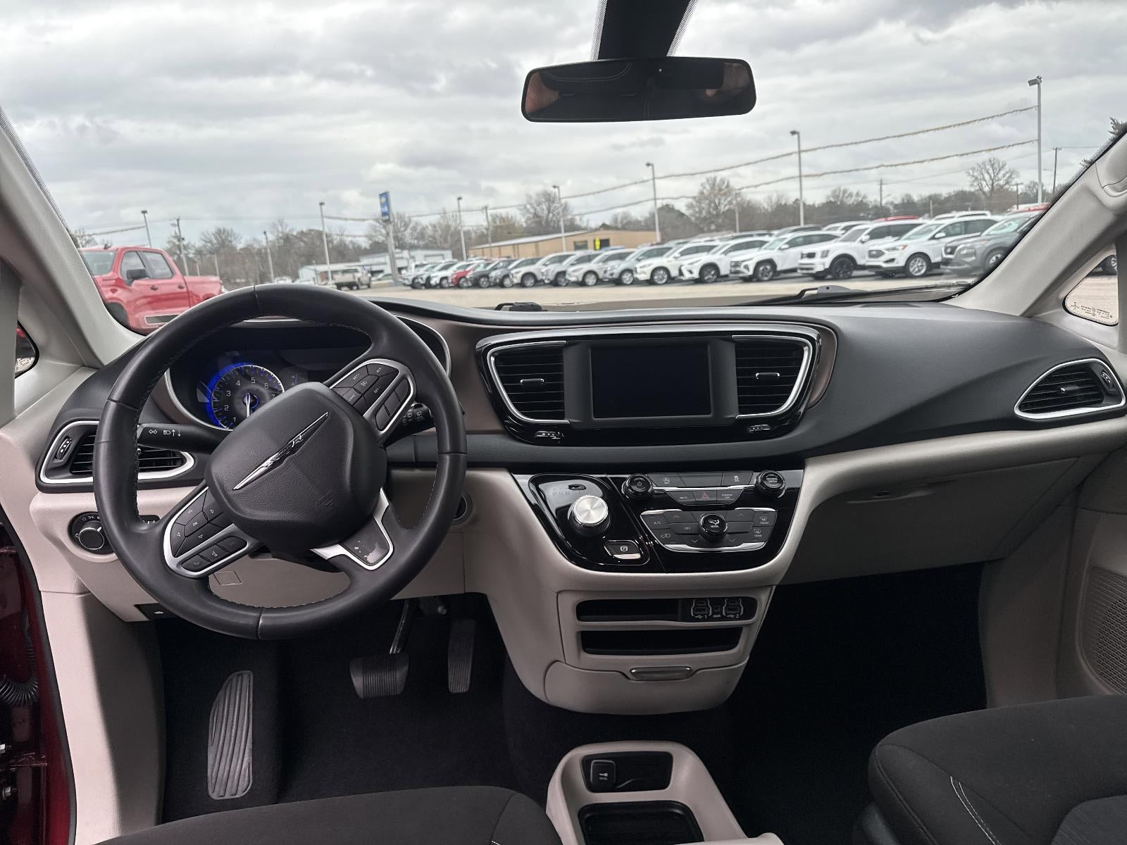 2022 Chrysler Voyager LX